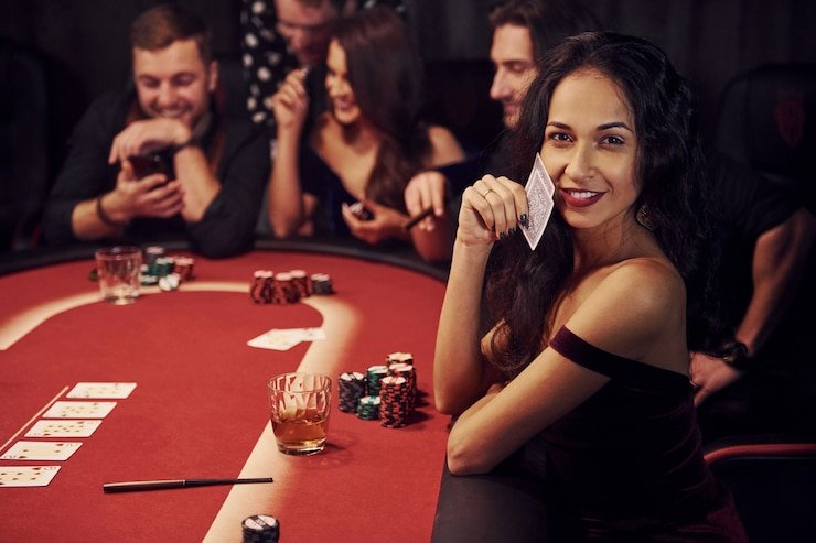 Live dealer roulette dengan meja merah dan chip